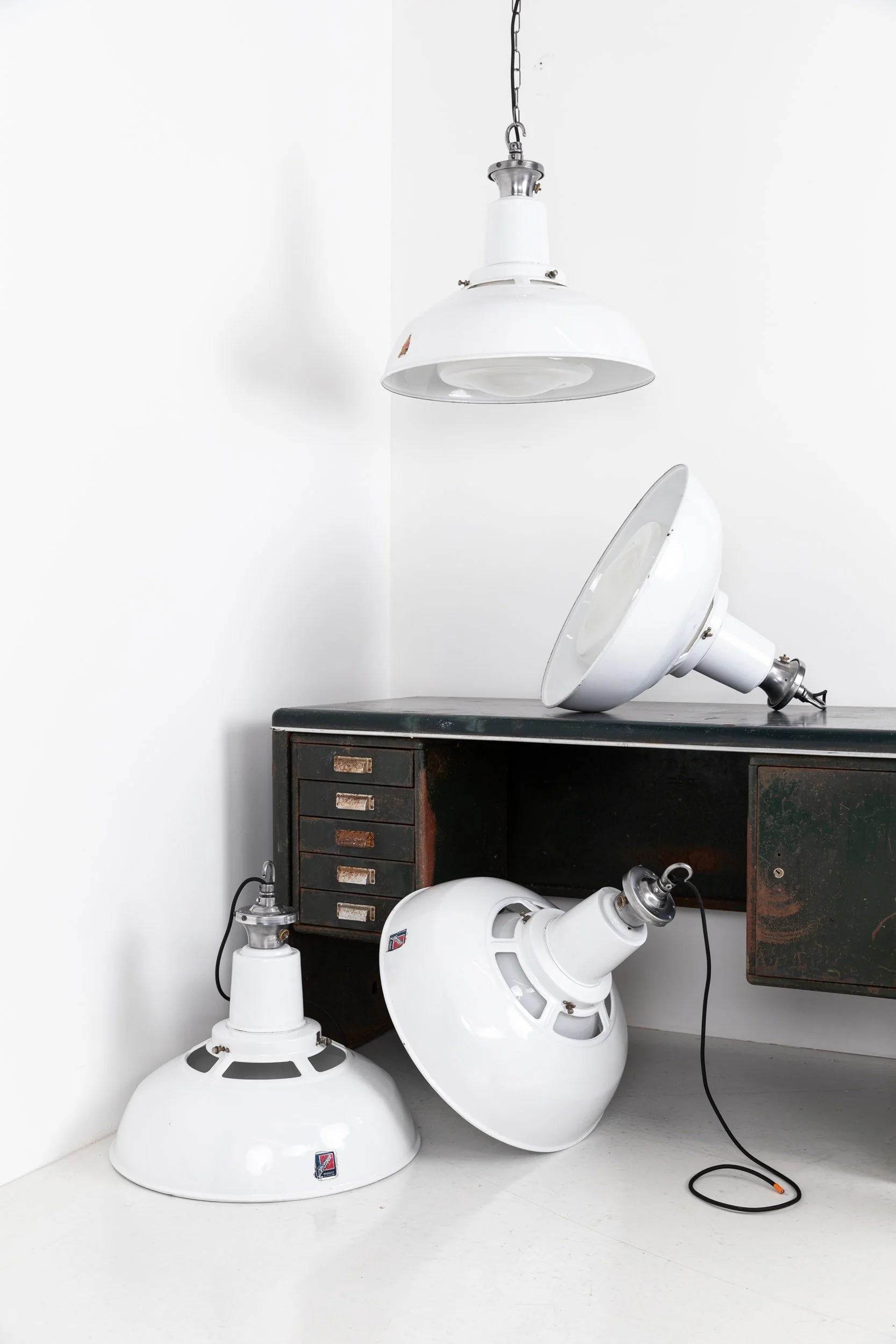 Benjamin industrial lighting deals